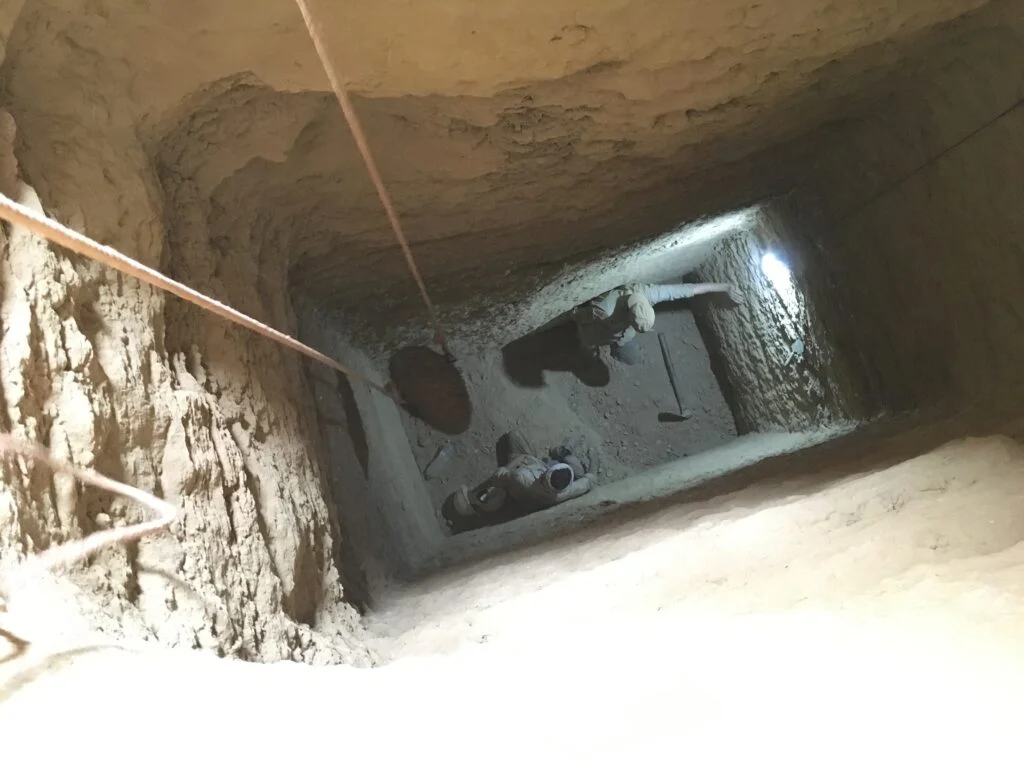 Work in the burial shaft of Ptahhotep Ipi.