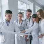 For final-year medical students, emigration is becoming an increasingly less attractive option each year. Still, their decisions will likely depend on how they evaluate the Polish healthcare system once they’ve experienced it as full-time employees.
