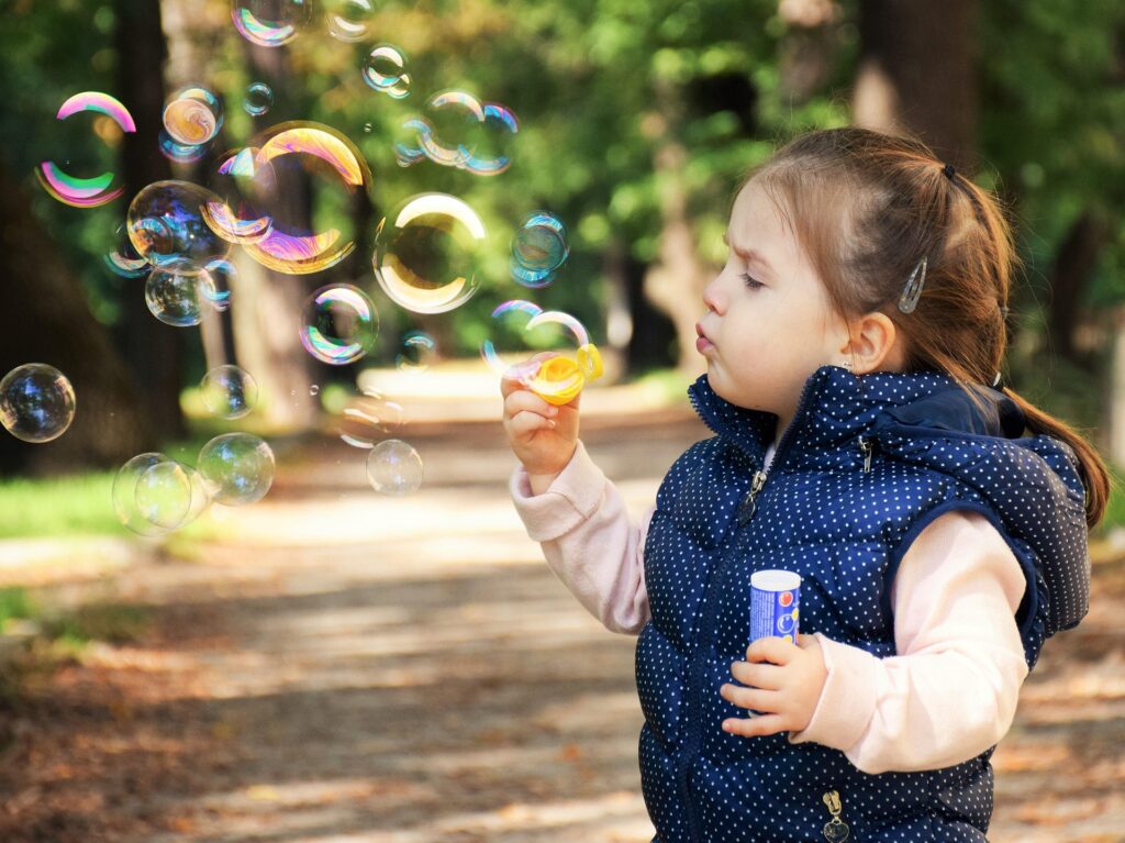 Narcissism develops when parents view their children in an exaggerated way. Photo: ddmitrova/Pixabay
