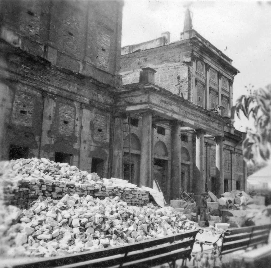 Budynek_Obserwatorium_Astronomicznego_UW_w_czerwcu_1948
