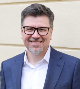 dr_Pawel_Kaczmarczyk_kadr