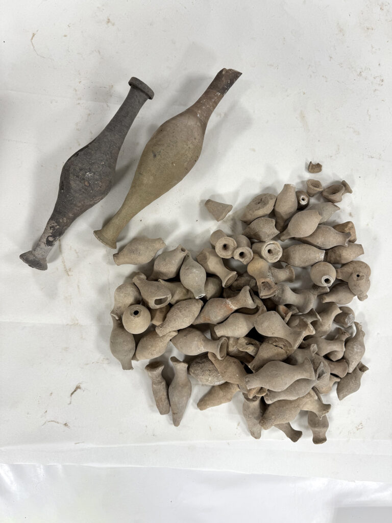 Ibiza_naczynia-z-nekropoli-Puig-des-Mollins.j